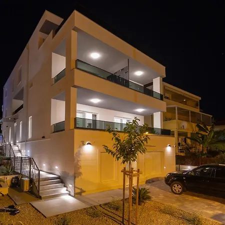 Alojamento de Acomodação e Pequeno-almoço Fortis Trogir