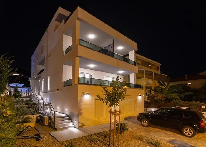 Alojamento de Acomodação e Pequeno-almoço Fortis Trogir