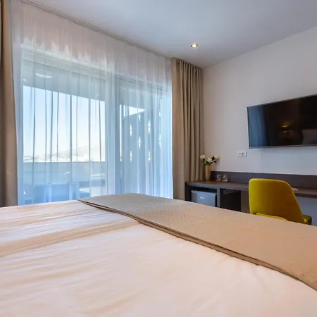 Fortis Nocleg ze śniadaniem 4*